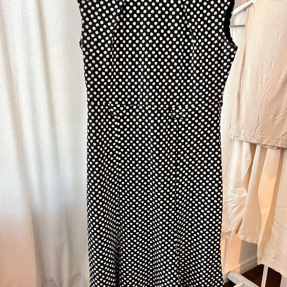 Dress - Picture 2 of 4